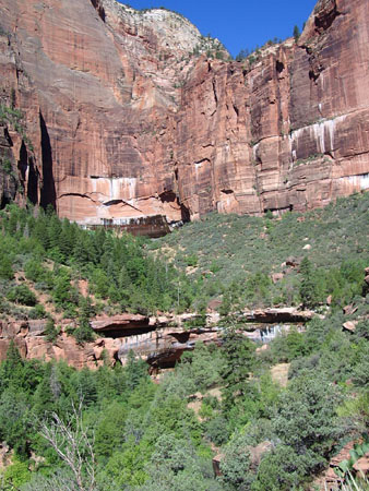 Les cascades d'Emerald Pools Les cascades d'Emerald Pools